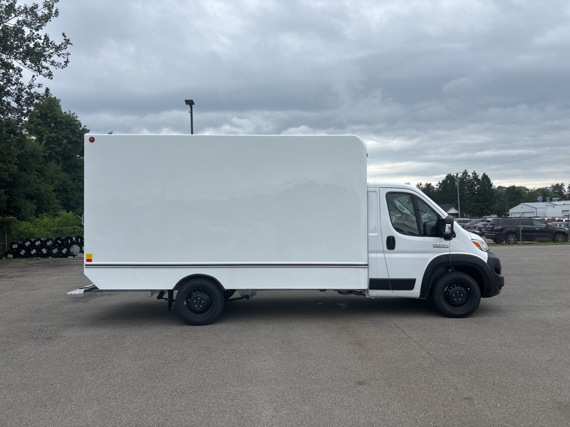 2024 Ram 3500 Cutaway photo 2