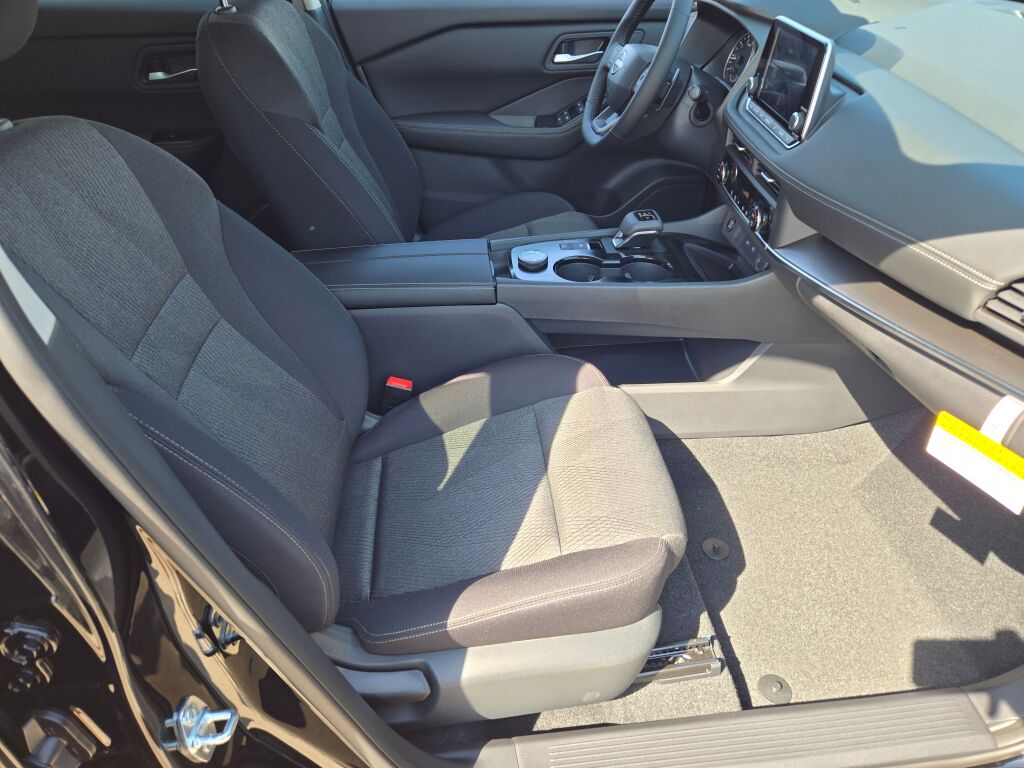 2026 Nissan Rogue SV photo 3