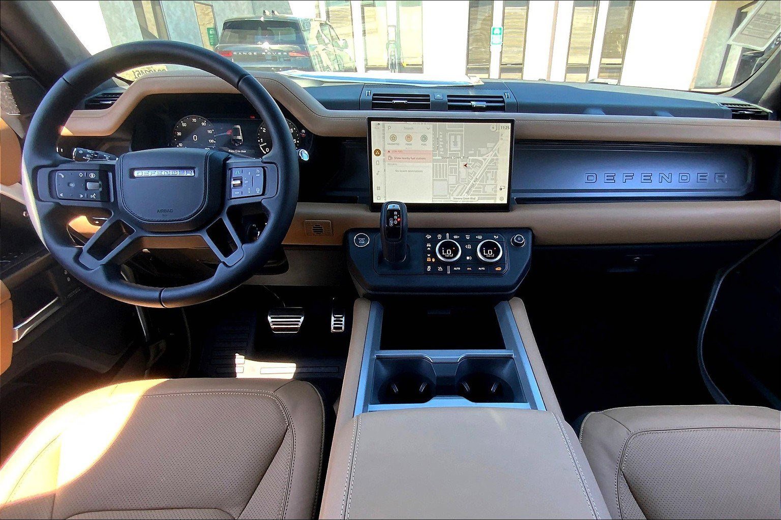 2025 Land Rover Defender 130 V8 photo 4