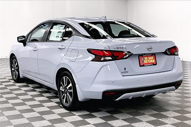 2025 Nissan Versa 1.6 SV photo 3