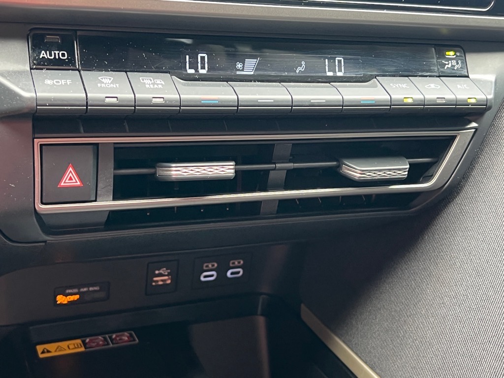 2025 Toyota Camry LE photo 3