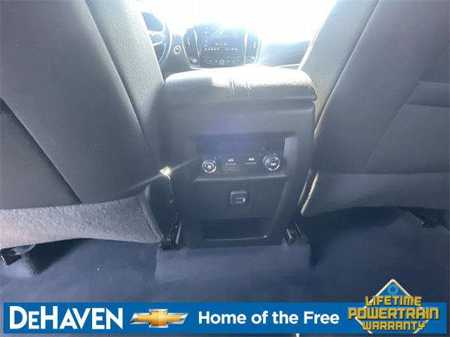 2023 Chevrolet Traverse Cloth photo 2