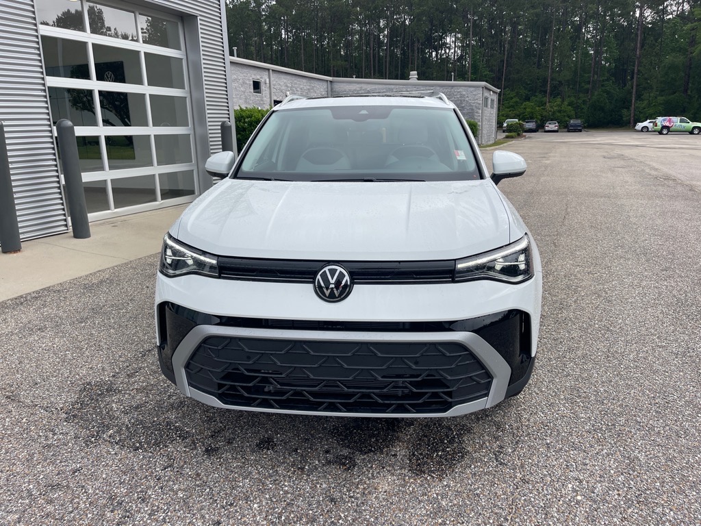 2025 Volkswagen Taos SE photo 2