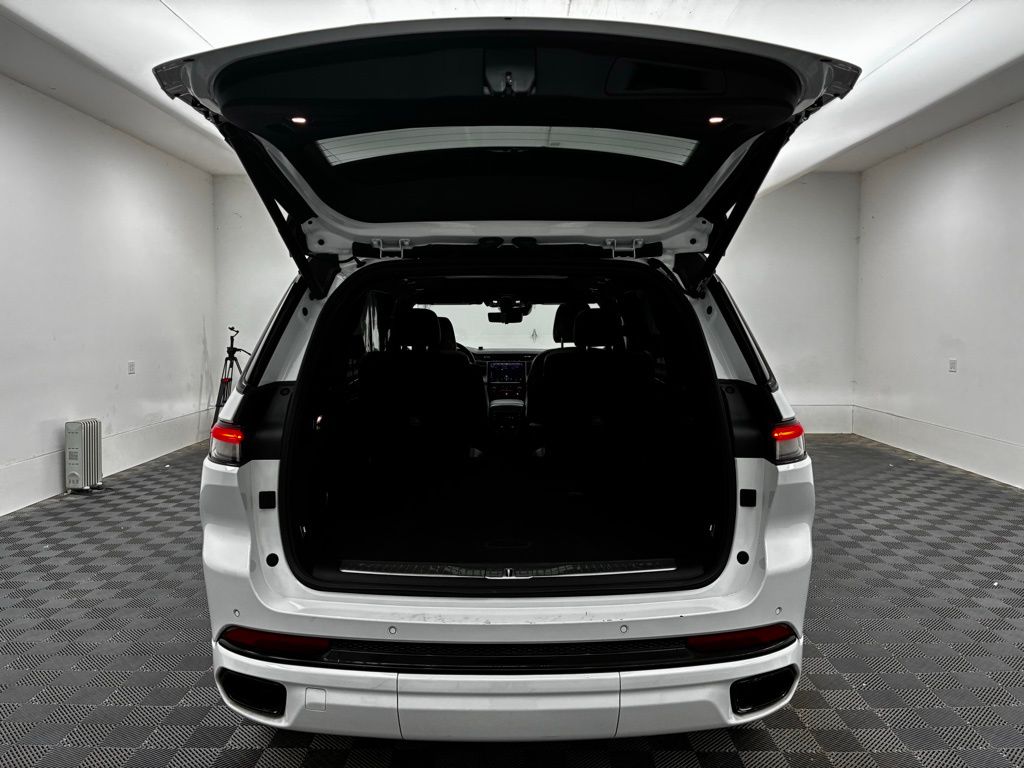 2022 Jeep Grand Cherokee Overland photo 14