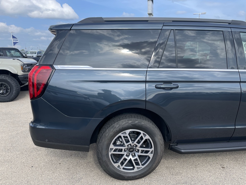 2025 Ford Expedition photo 38