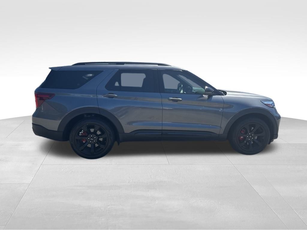 2023 Ford Explorer ST photo 4