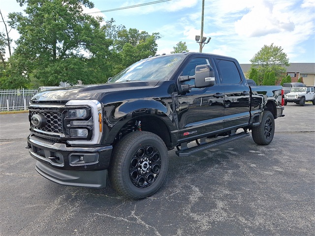 2025 Ford F-350 Lariat photo 2