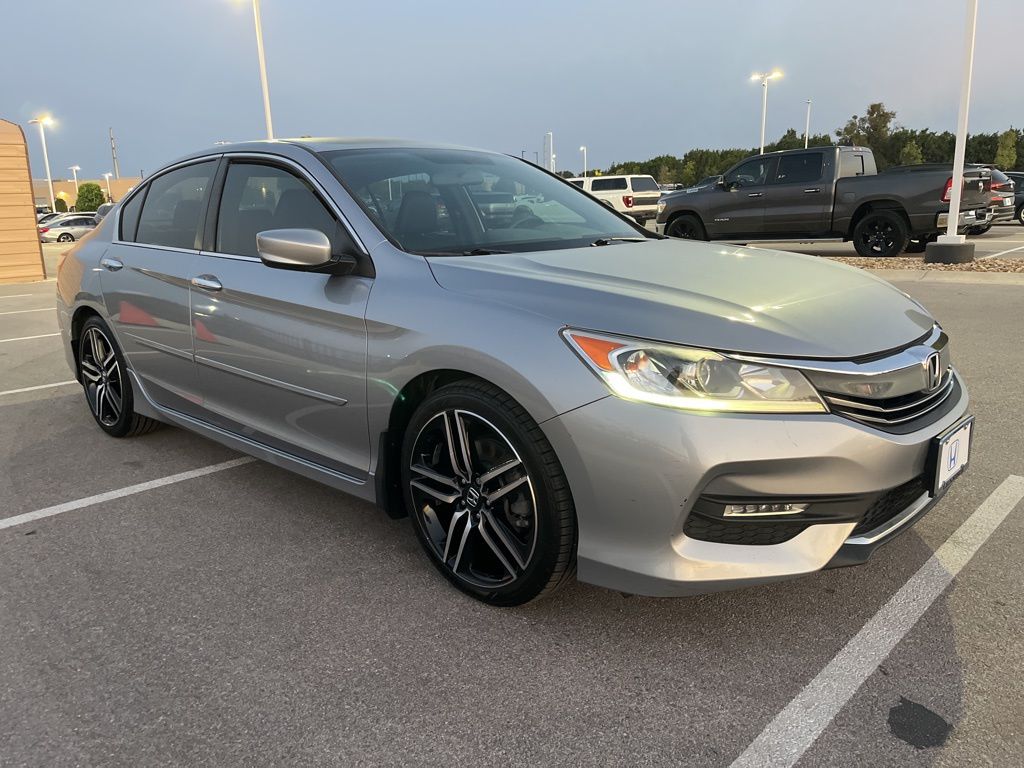 2016 Honda Accord Sport photo 3