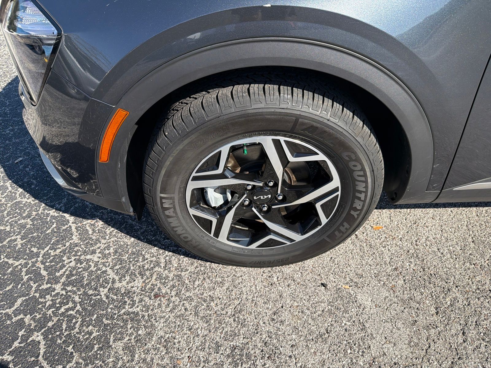 2023 Kia Sportage LX photo 2