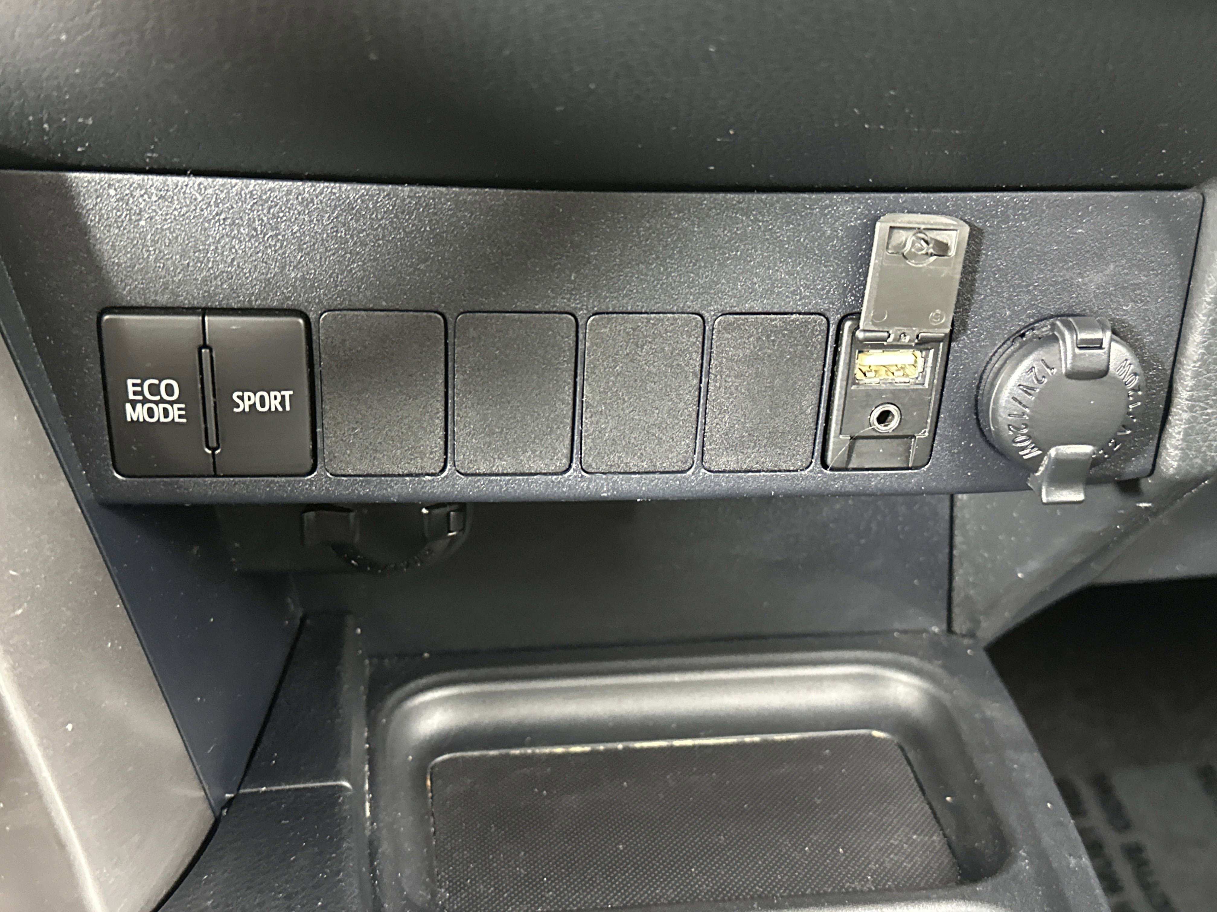 2017 Toyota RAV4 XLE photo 5