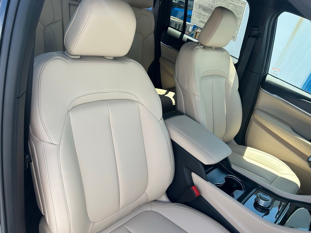2025 Jeep Grand Cherokee Limited photo 20