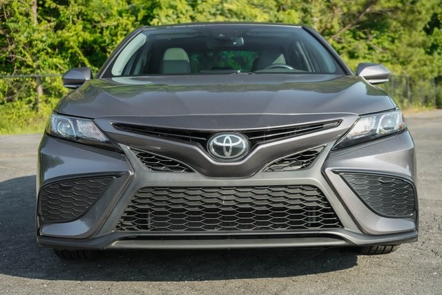 2022 Toyota Camry SE photo 4