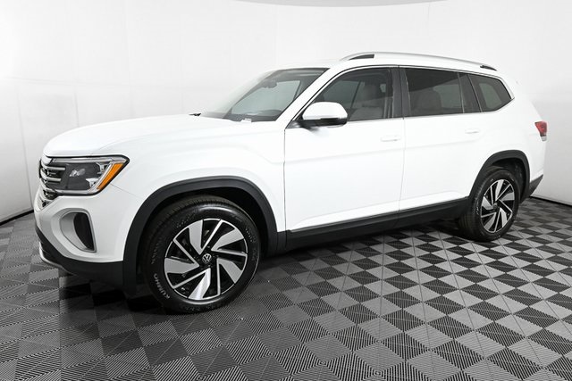 2025 Volkswagen Atlas SE Technology photo 2