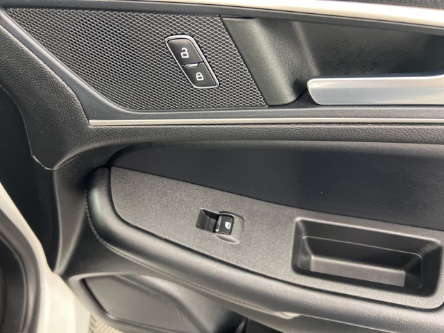 2022 Ford Edge SEL photo 25