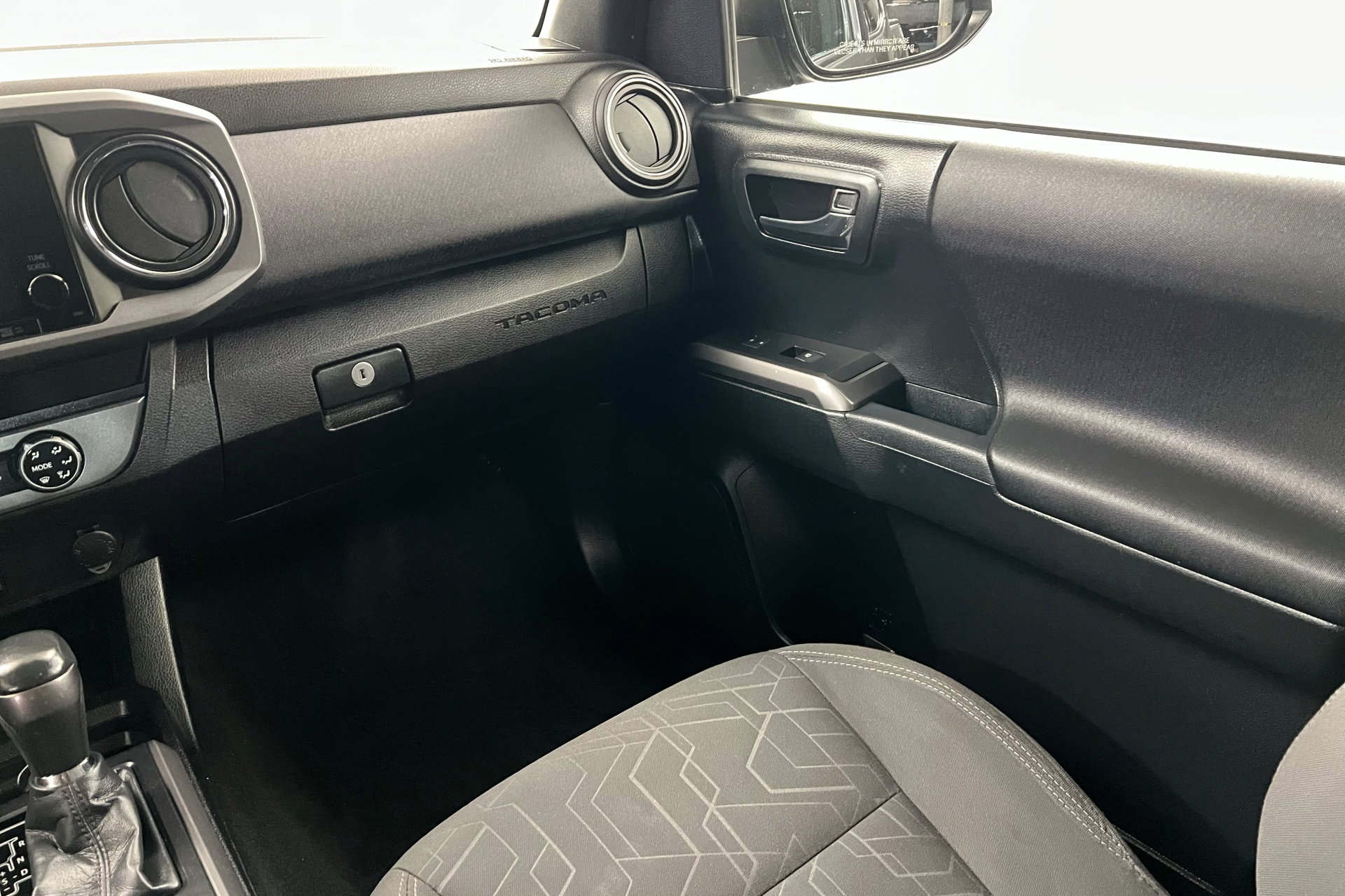 2016 Toyota Tacoma SR5 Sport TRD Pro photo 10