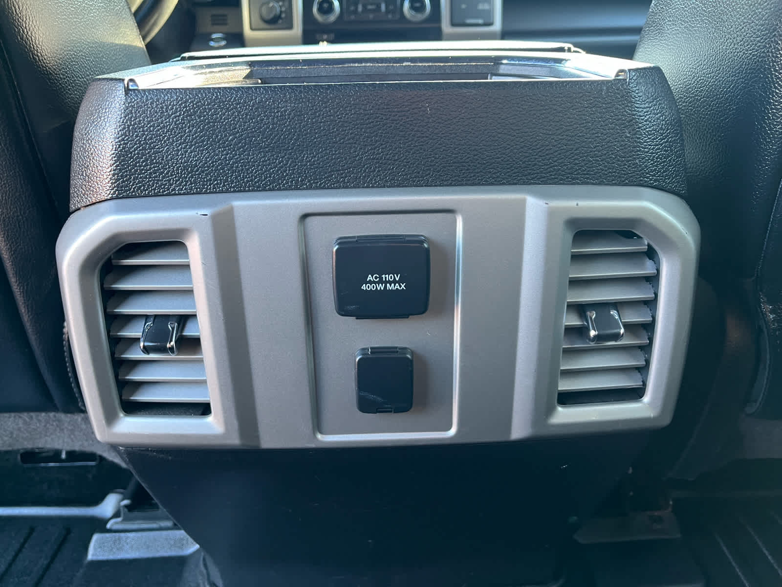 2015 Ford F-150 Lariat photo 38