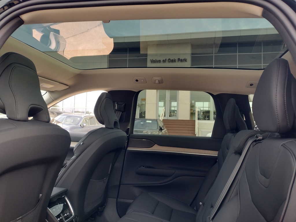 2025 VOLVO EX90 - Image 26