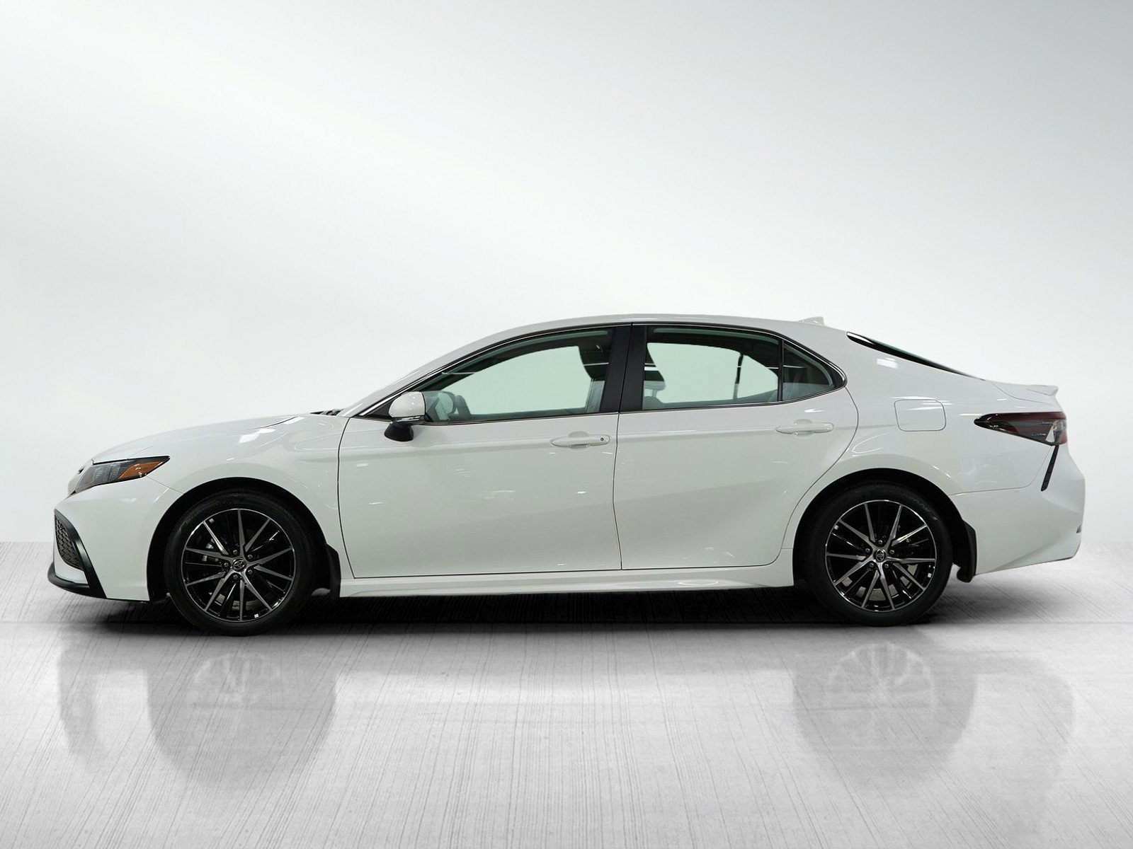 Used 2024 Toyota Camry SE with VIN 4T1G31AK9RU621248 for sale in Bloomington, Minnesota