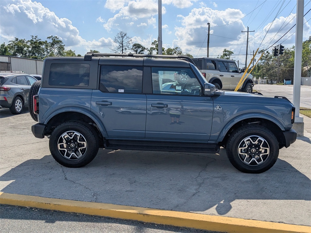 2025 Ford Bronco Outer Banks photo 2