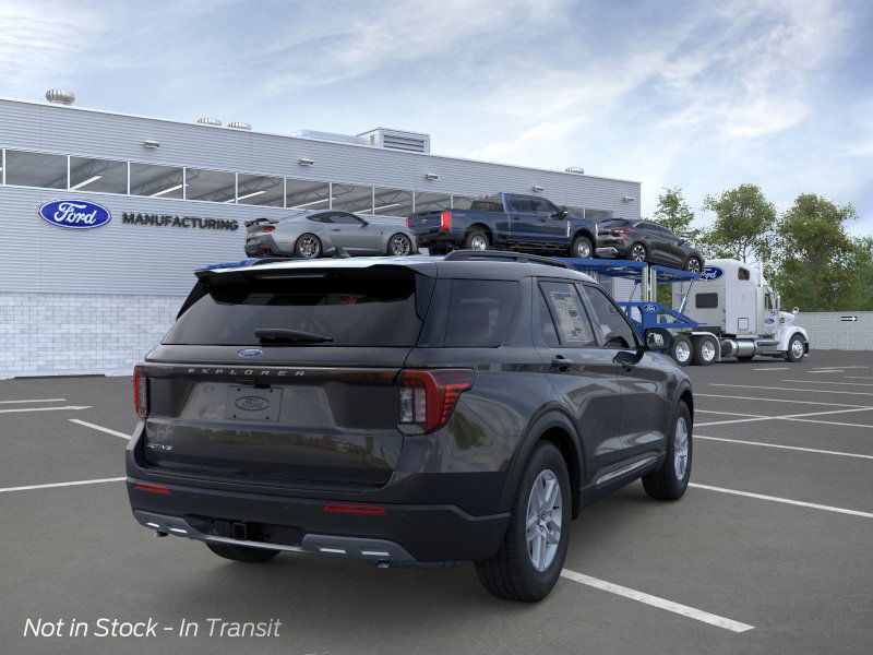 2025 Ford Explorer photo 3
