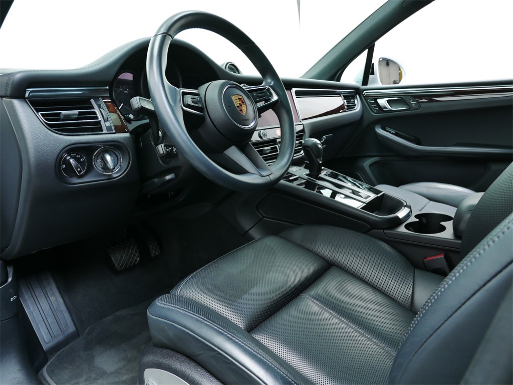 2023 Porsche Macan T photo 4