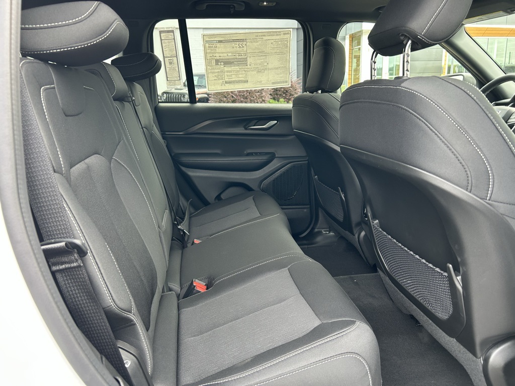 2025 Jeep Grand Cherokee Laredo X photo 28