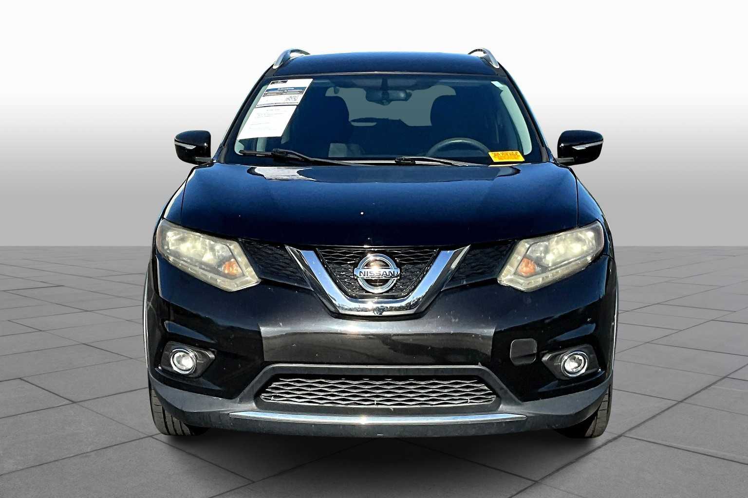 2015 Nissan Rogue SV photo 2
