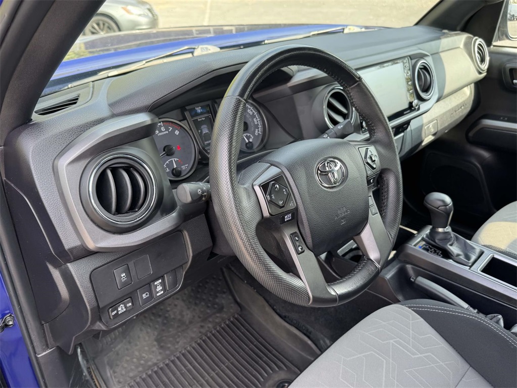 2023 Toyota Tacoma TRD Off-Road photo 2