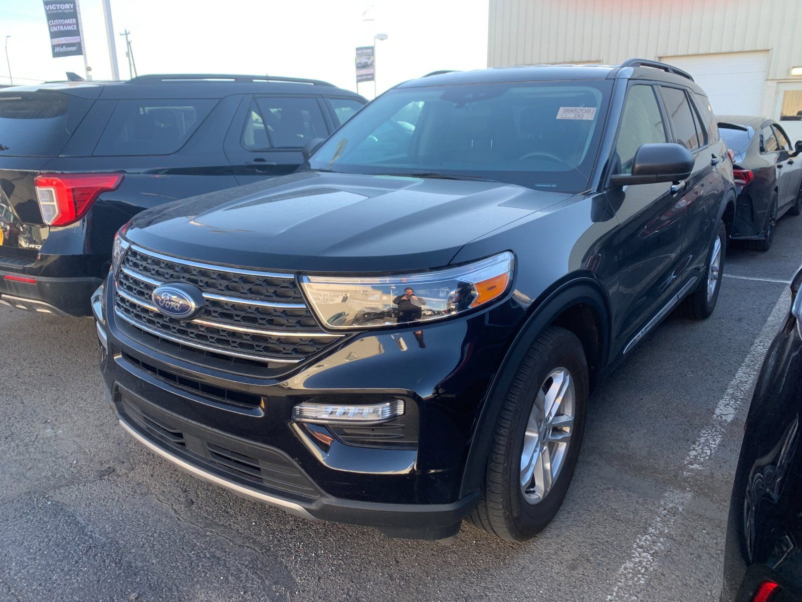 2023 Ford Explorer XLT photo 2