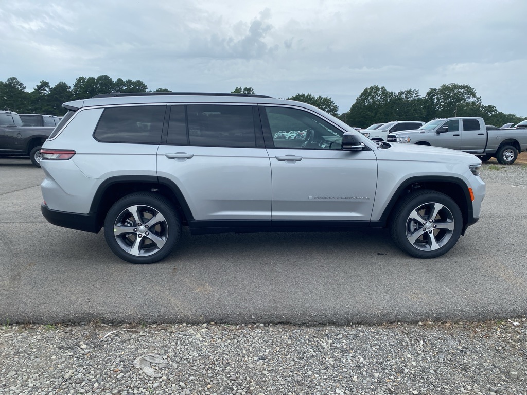 2025 Jeep Grand Cherokee Limited photo 4