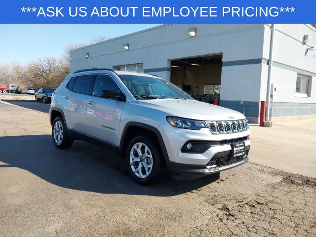 2025 Jeep Compass Latitude photo 2