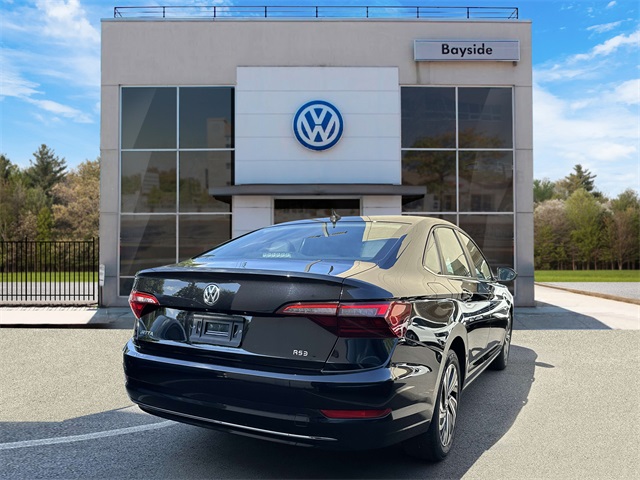 2021 Volkswagen Jetta SEL photo 2