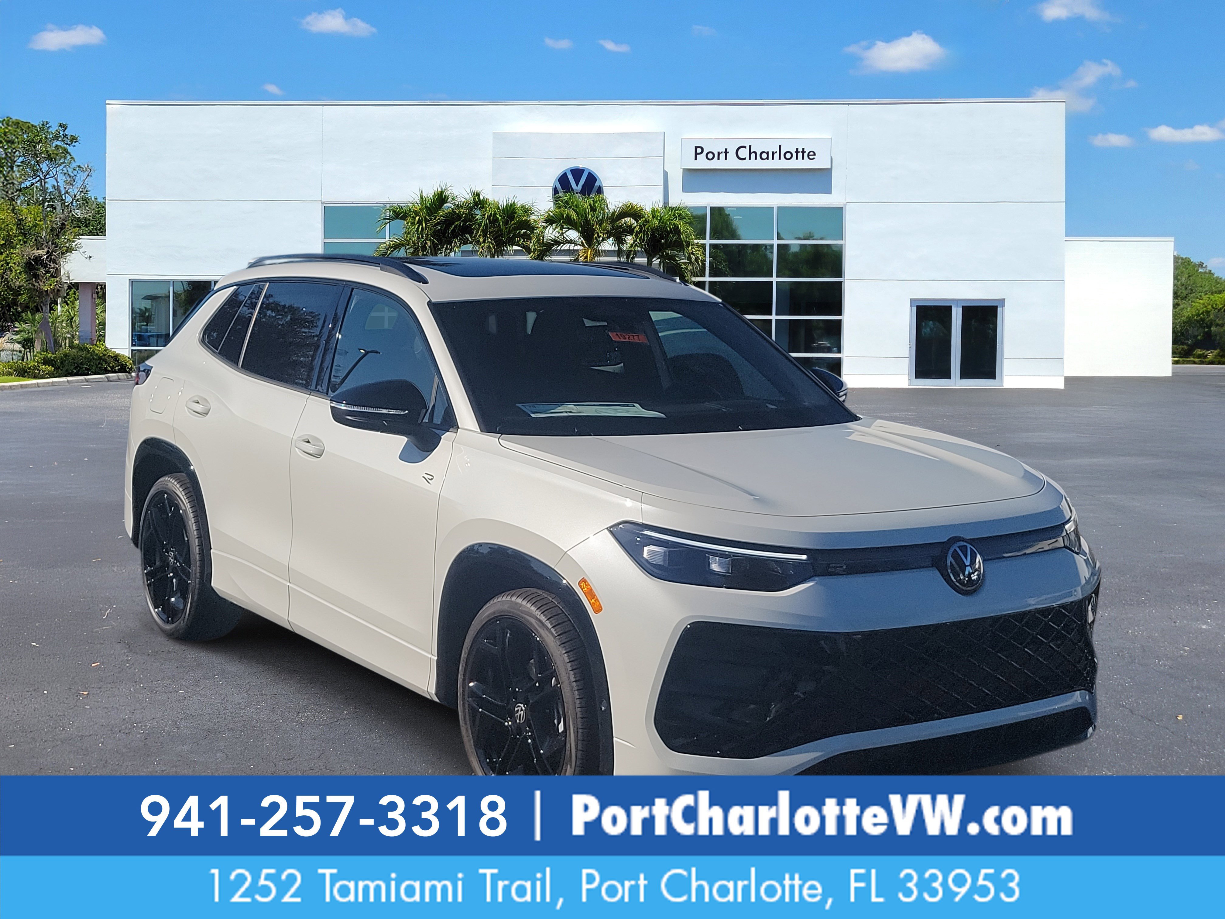 2026 Volkswagen Tiguan SE R-LINE BLACK's photo