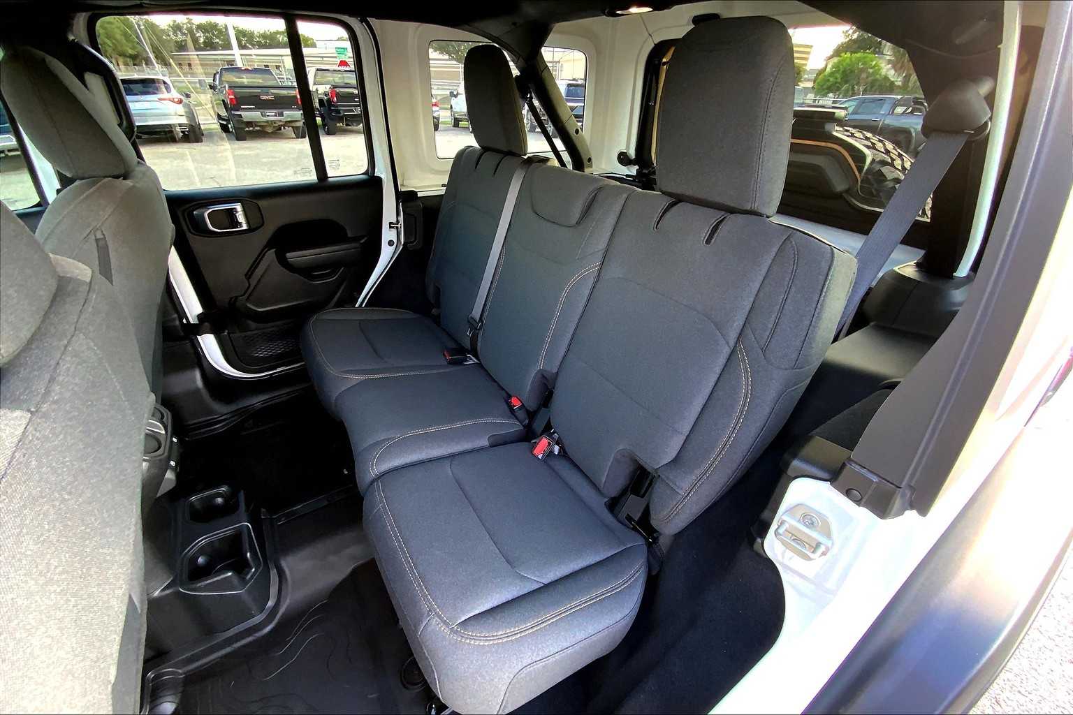 2024 Jeep Wrangler Willys photo 18