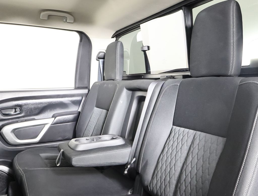 2018 Nissan Titan SV photo 12