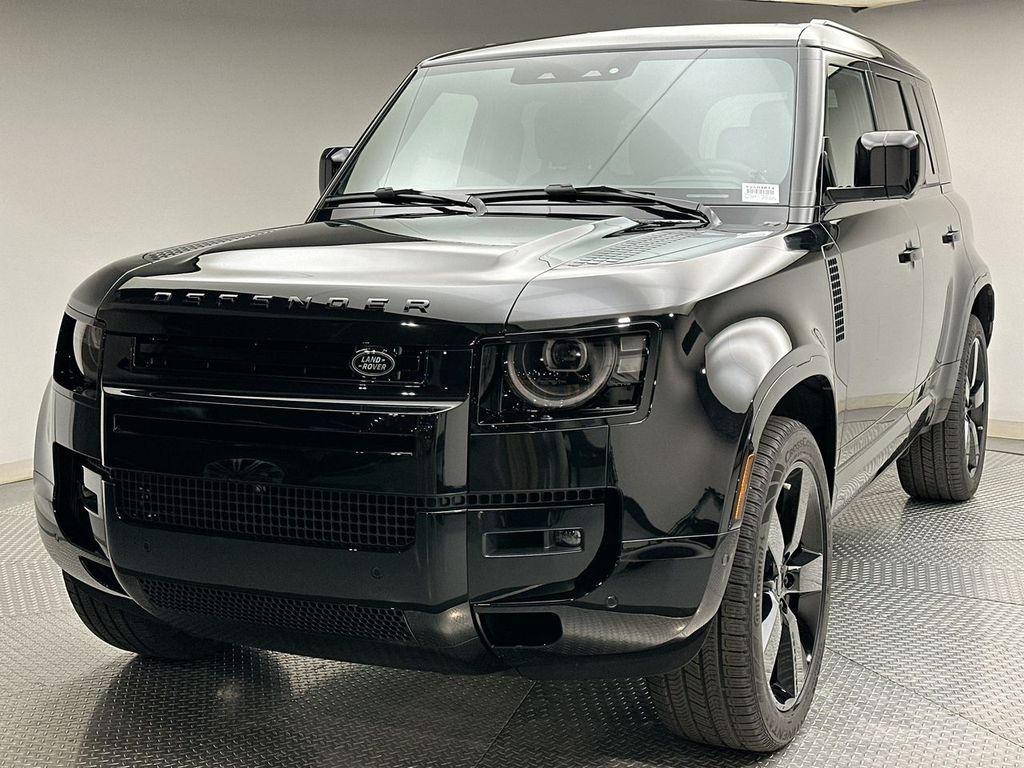 2026 Land Rover Defender X-Dynamic SE's photo