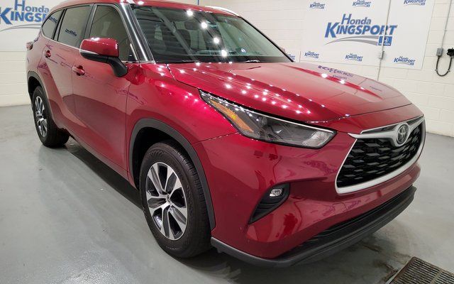 2023 Toyota Highlander L photo 2