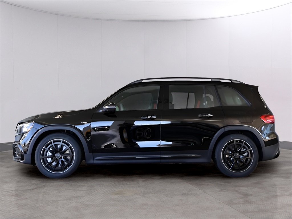 2025 Mercedes Benz GLB 35 AMG 4MATIC photo 4