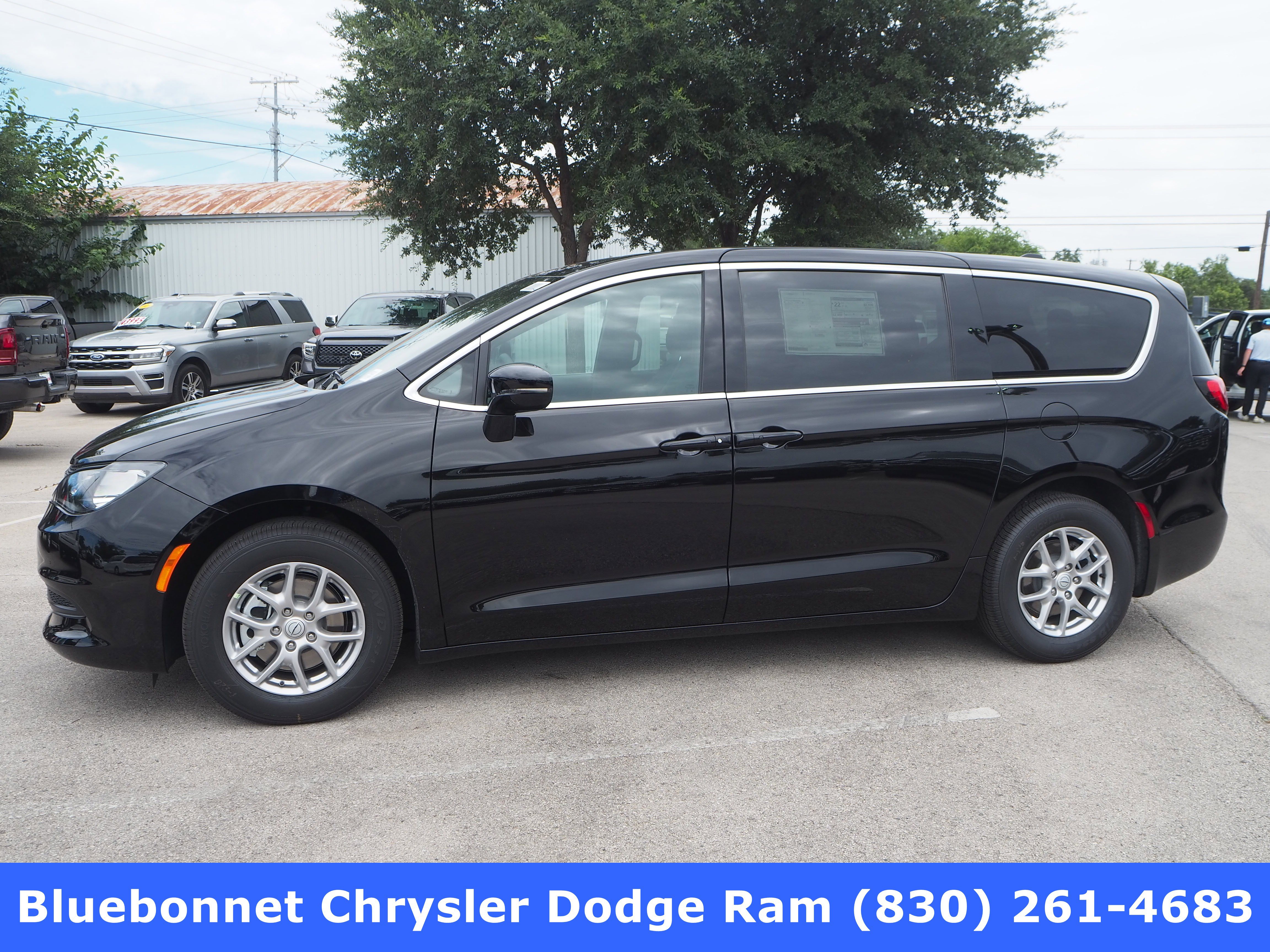 2025 Chrysler Voyager LX