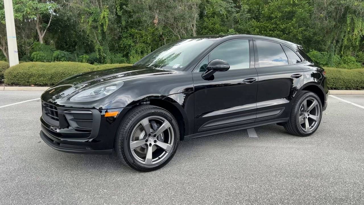 2026 Porsche Macan Base photo 4