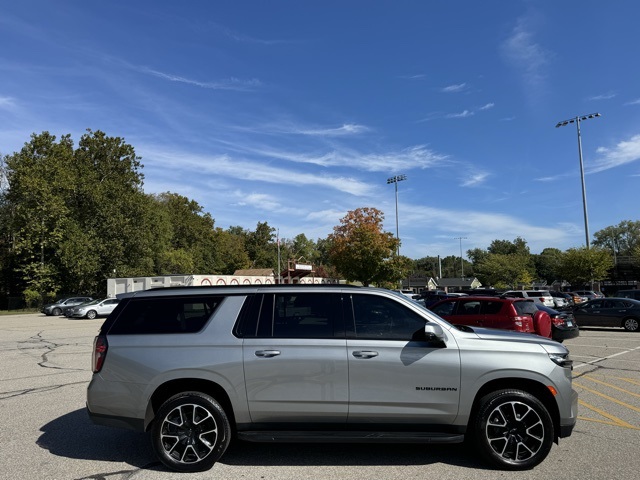 2024 Chevrolet Suburban RST photo 4