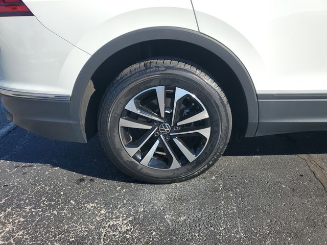 2023 Volkswagen Tiguan S photo 2
