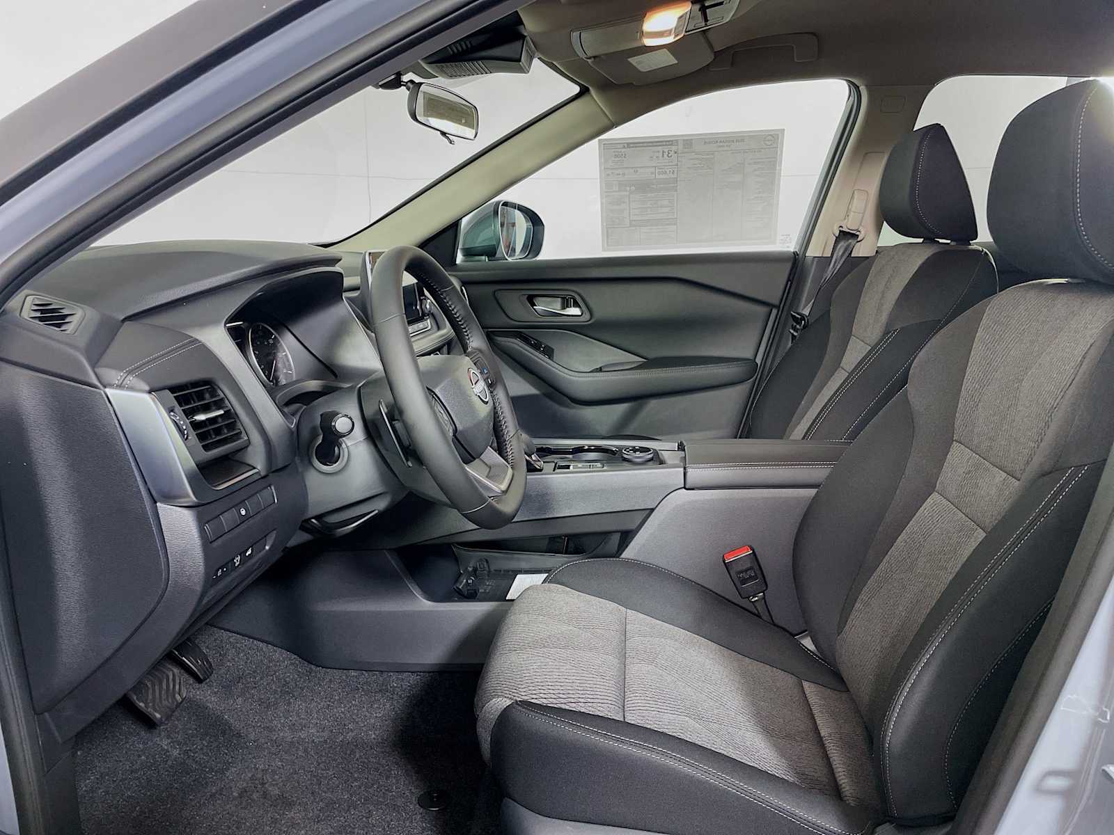 2026 Nissan Rogue SV photo 4