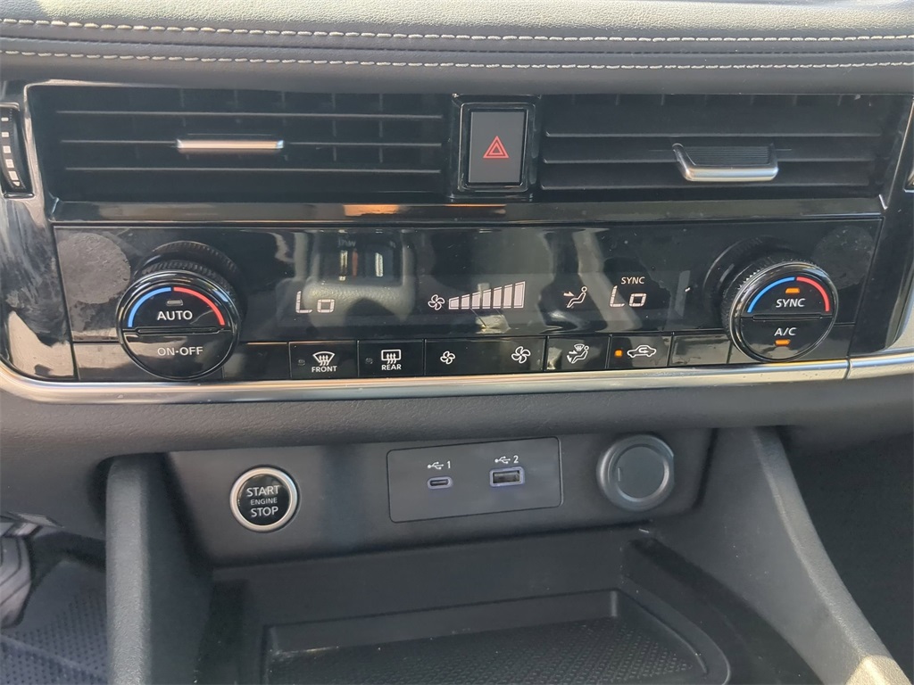 2021 Nissan Rogue SV photo 19