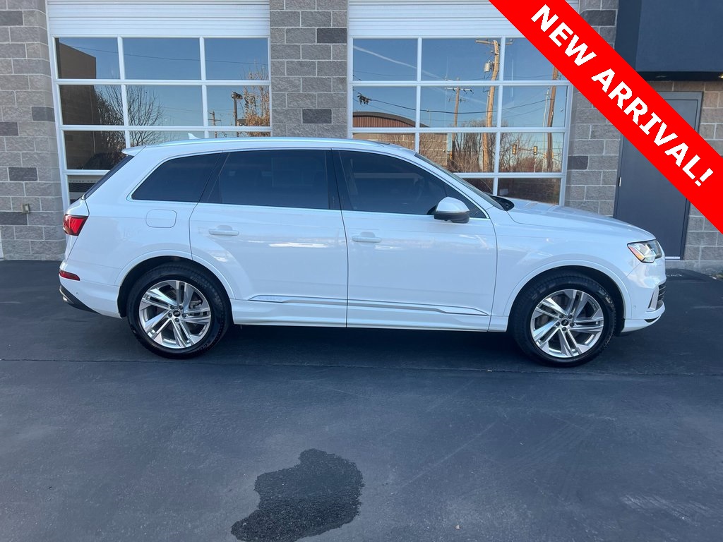 2022 Audi Q7 Premium's photo