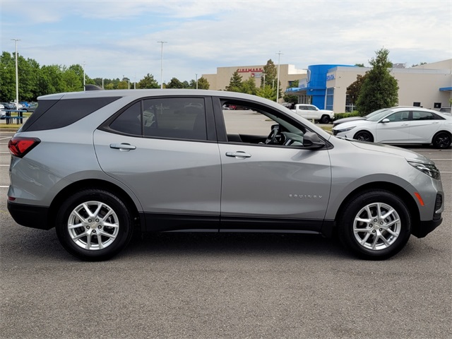 2023 Chevrolet Equinox LS photo 2