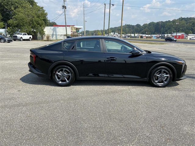 2025 Kia K4 LXS photo 2