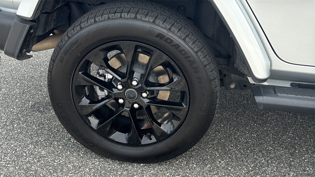 2024 Jeep Wrangler Sahara 4xe photo 18