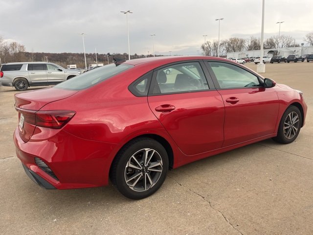 2023 Kia Forte LXS photo 2