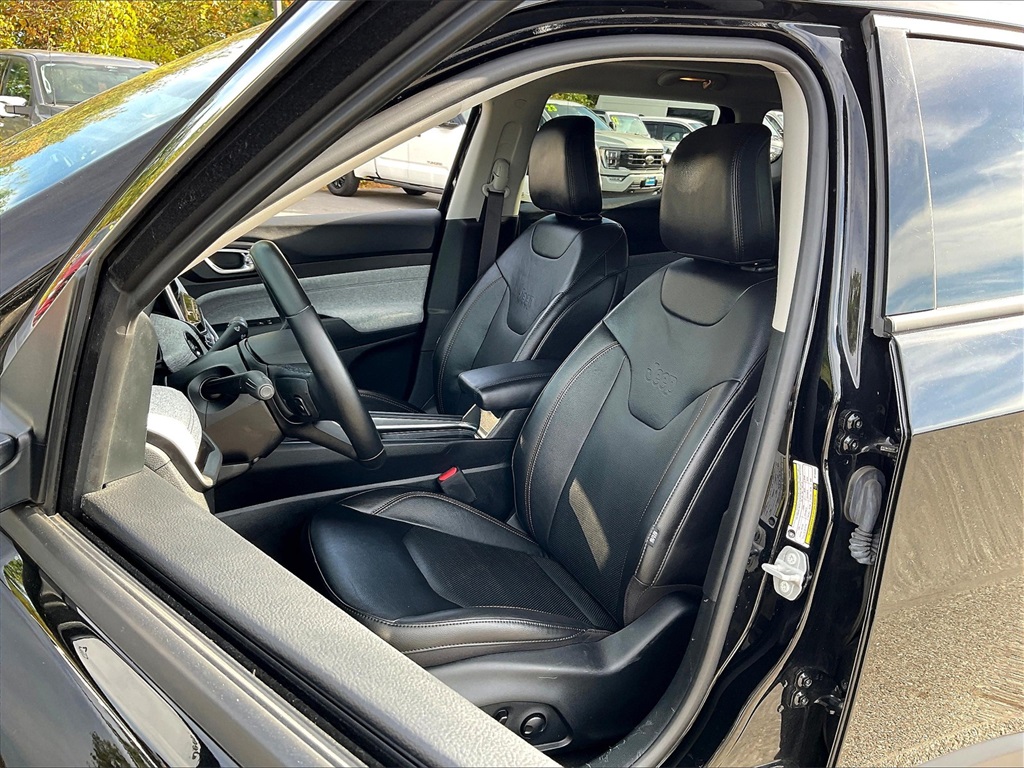 2022 Jeep Compass Latitude Lux photo 9